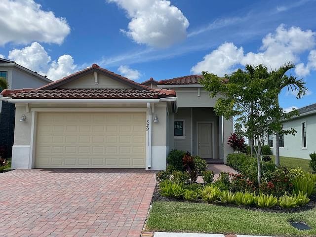 1st image of 529 SE Fascino Cir