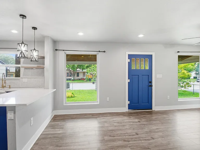 204 Aero Ave — Photo 9