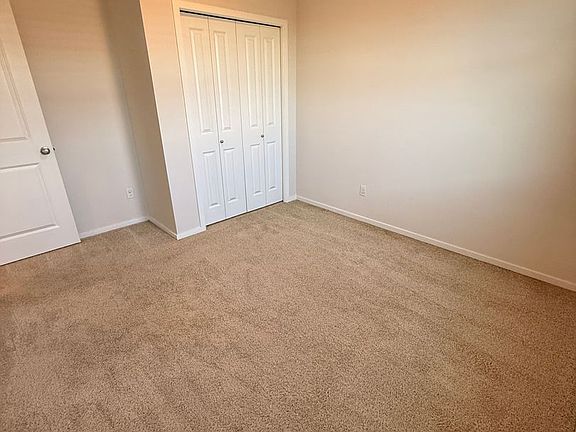 4th image of 4804 Surveyor Ave NE