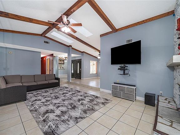 5th image of 204 Bauer Dr