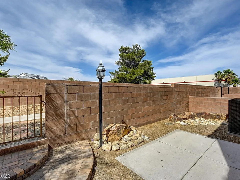 1645 Travis Jason Ave