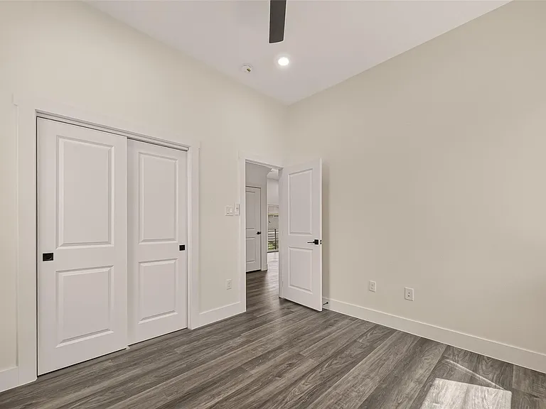 2711 Dennis St — Photo 23