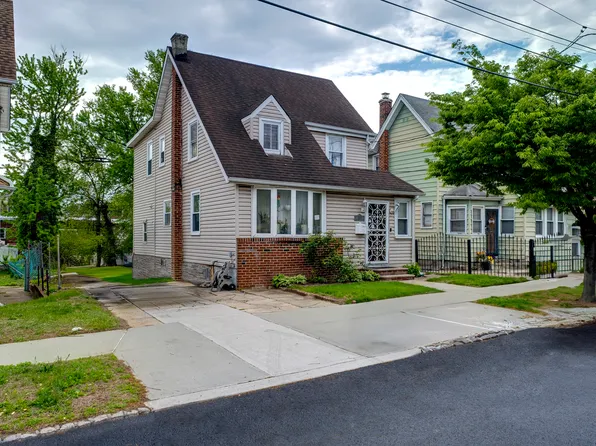 193-32 Williamson Avenue image 1 of 9