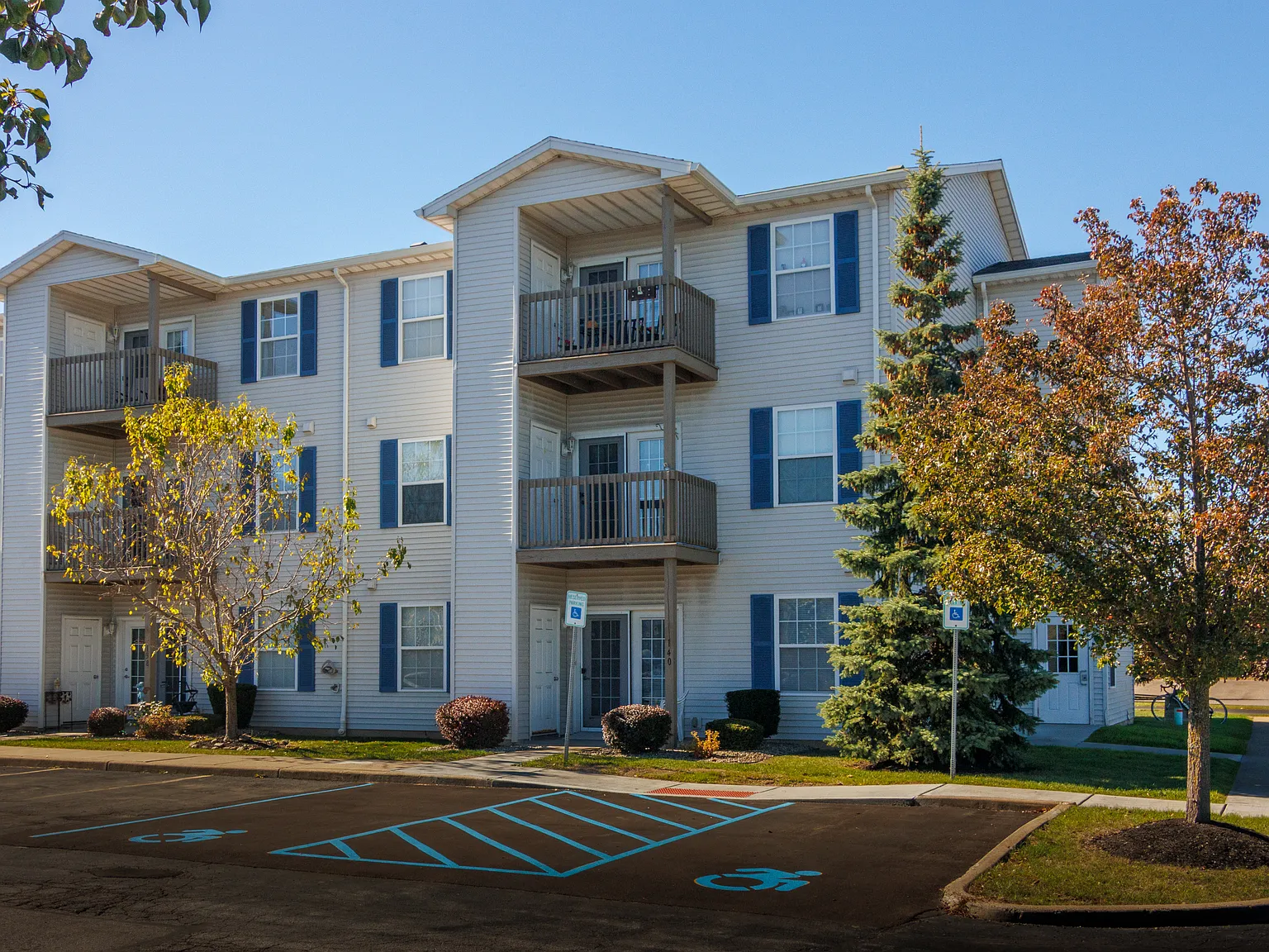 Crestmount Square Senior Apartments — Photo 2