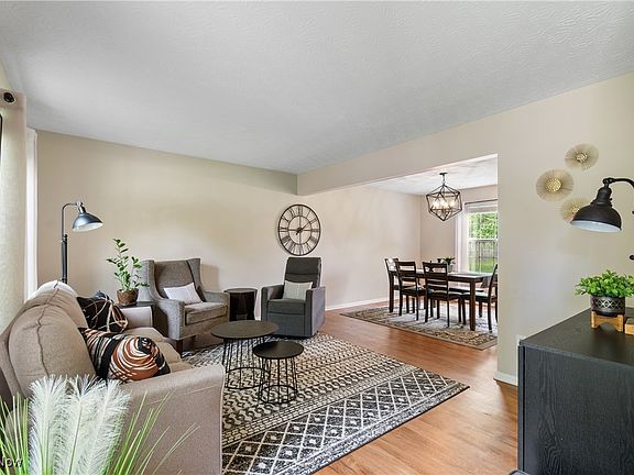 5th image of 280 W Sturbridge Dr
