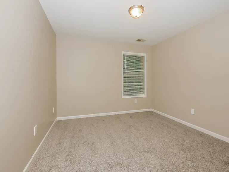 102 Worthing Ln — Photo 13