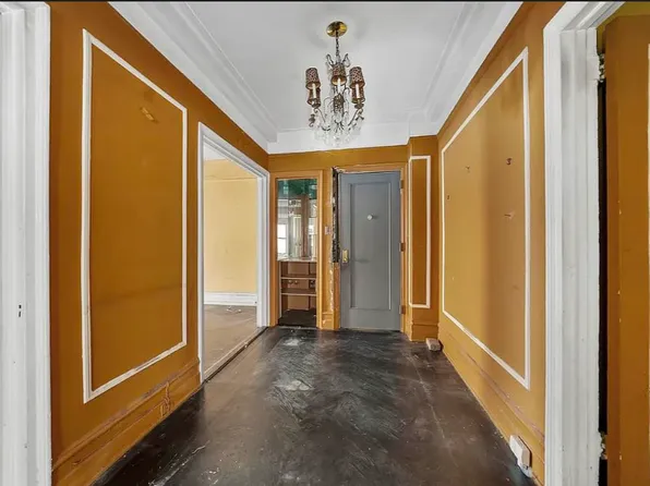 65 East 96th Street image 2 of 10