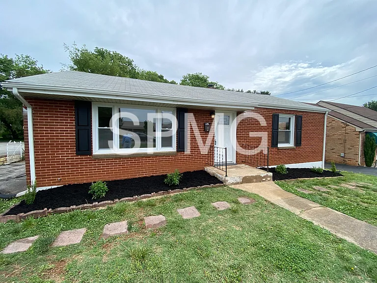 5125 Airport Rd NW — Photo 1