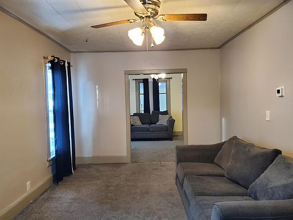 3rd image of 803 E Illinois St