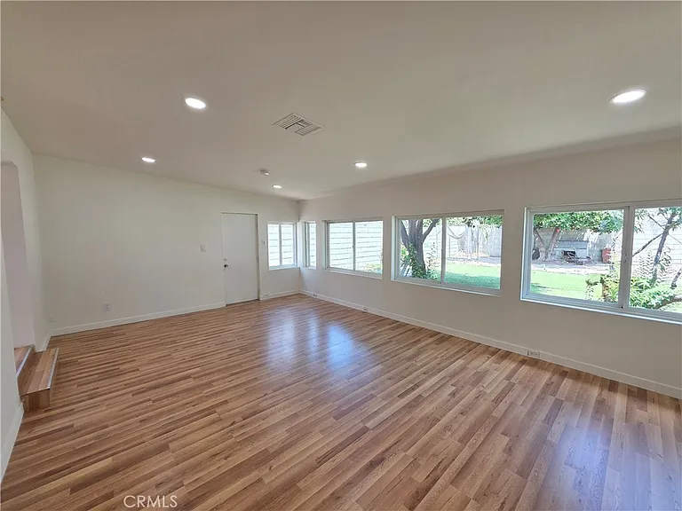8834 Stansbury Ave — Photo 8