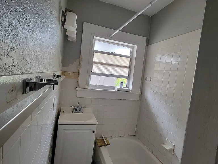 345 5th Ave N #8 — Photo 7