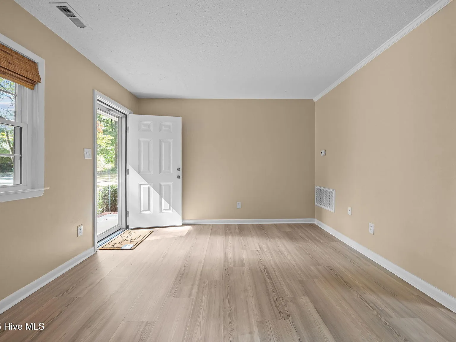 1 bed, 1.0 bath, $900 — Photo 4