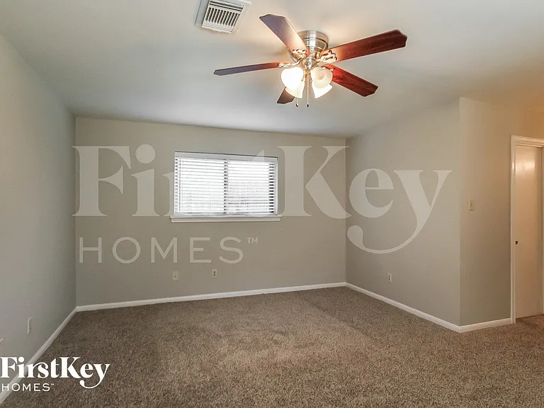 3811 Fernglade Dr — Photo 8