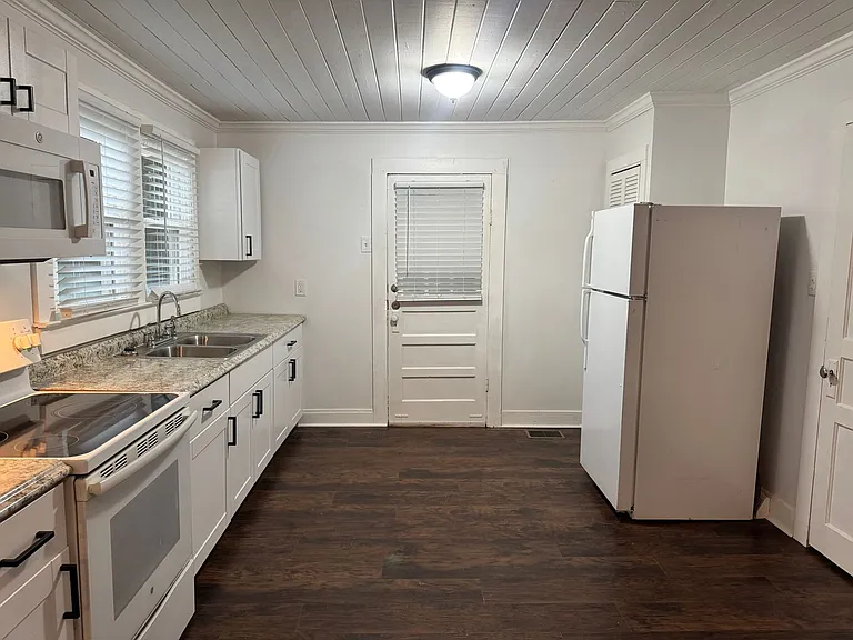 3015 Central Ave — Photo 3