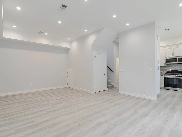 9035 Rathburn Ave #1/2 — Photo 8