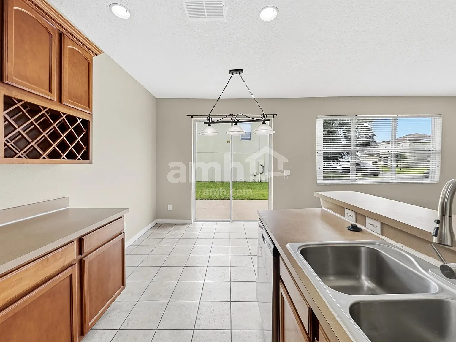 3 bed, 2.0 bath, 1960 sqft, $2,560 — Photo 4