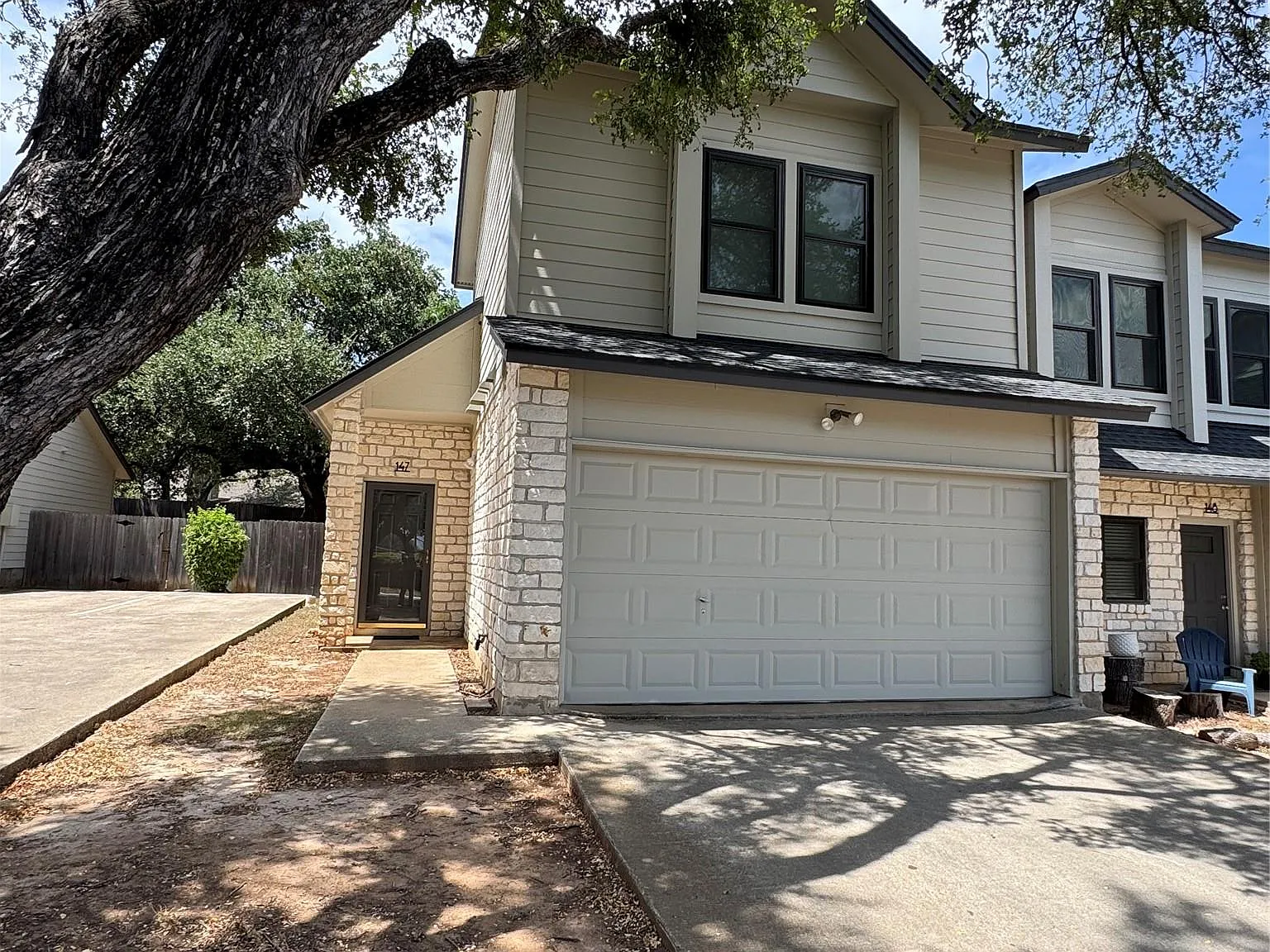 2 bed, 2.5 bath, 1223 sqft, $2,200 — Photo 2