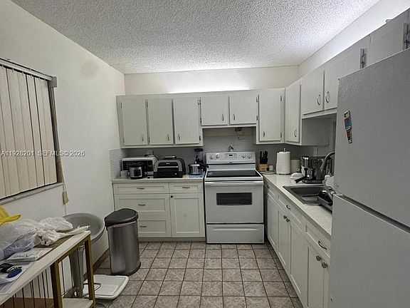 4th image of 2800 Somerset Dr APT 404
