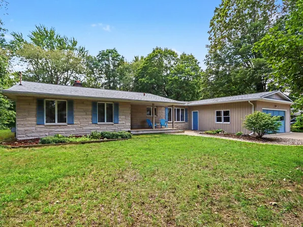 3034 Springbrook Dr, Kalamazoo, MI 49004