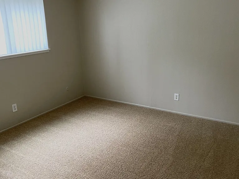 Carmel Court Apts — Photo 8