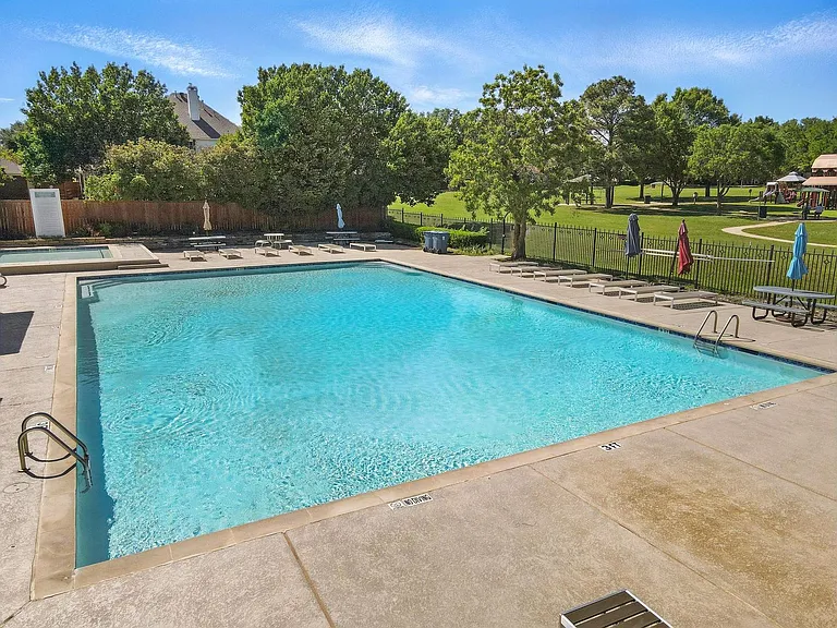 1805 Southwicke Dr — Photo 35