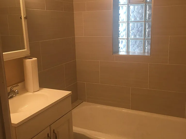 2241 N Seminary Ave #1 — Photo 21