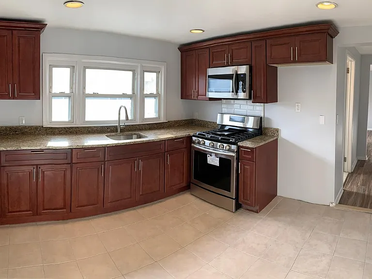 535 Main St #2 — Photo 5