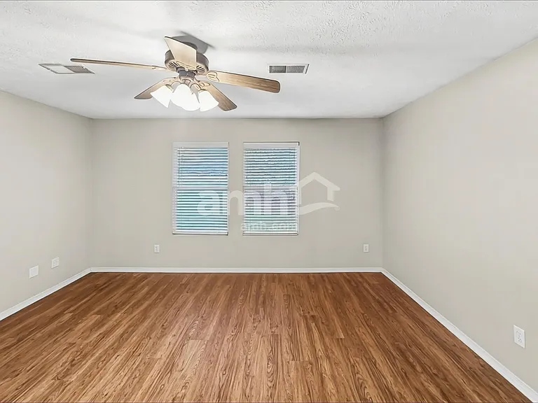 2649 Sutherland Dr — Photo 8