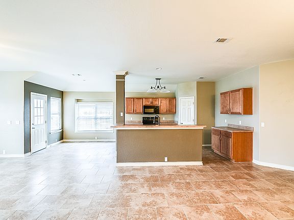 4th image of 137 King Elder Ln