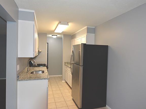 3rd image of 40 Shrewsbury Green Dr Unit C