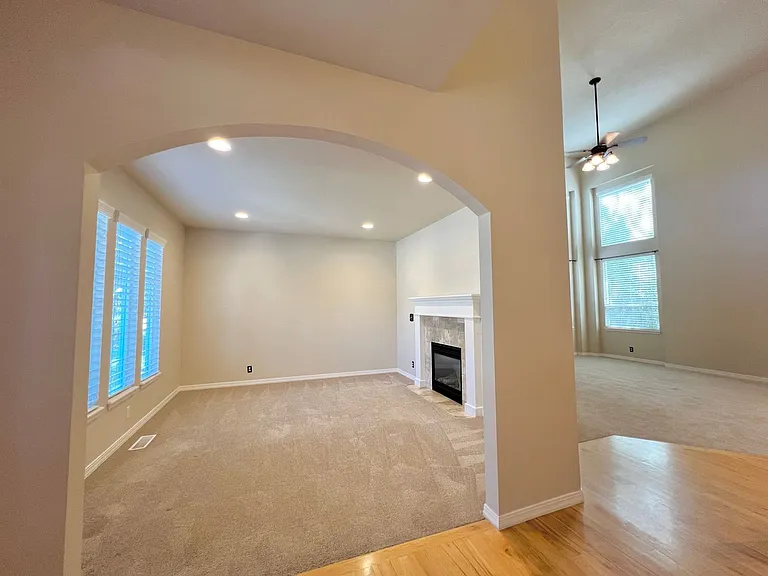 2285 W Windchime Dr — Photo 4
