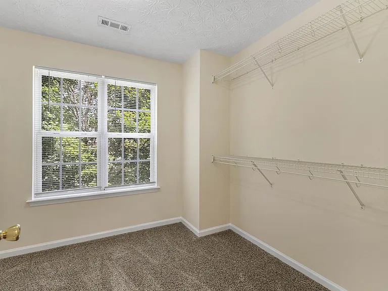 310 Sarasota Ln — Photo 47