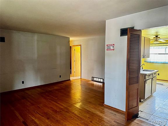 3rd image of 10223 Monarch Dr