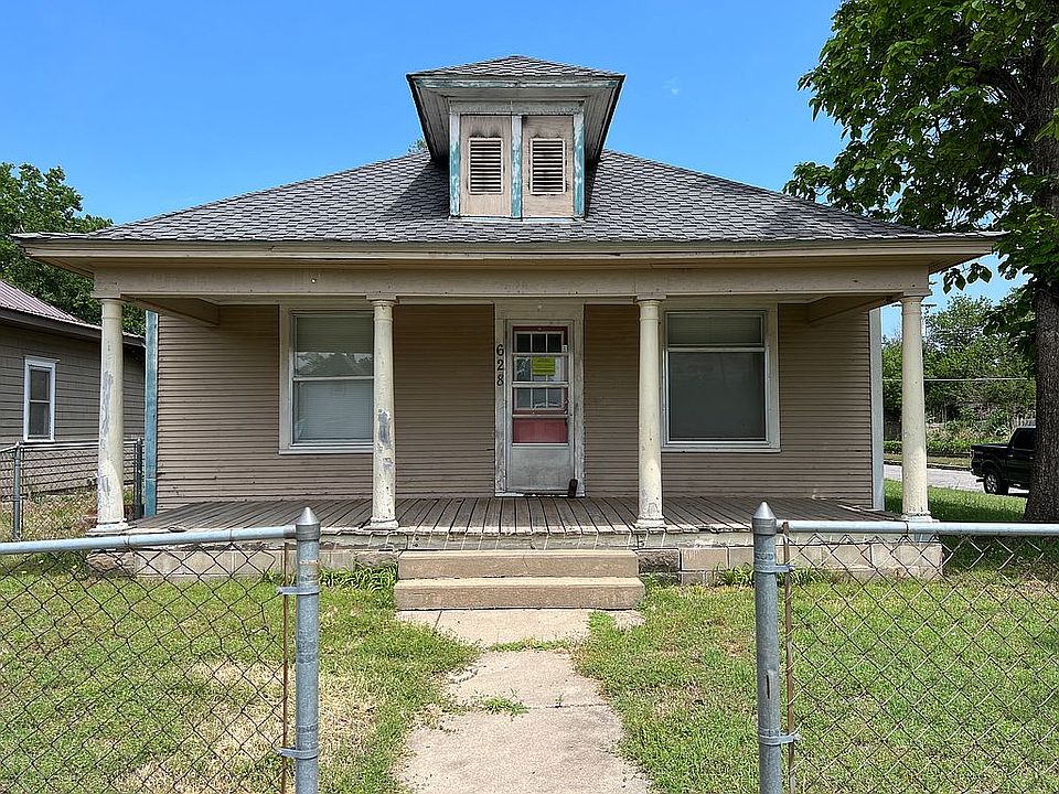 1st image of 628 E Avenue C