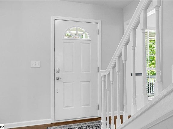 4th image of 125 Misty Crest Cir