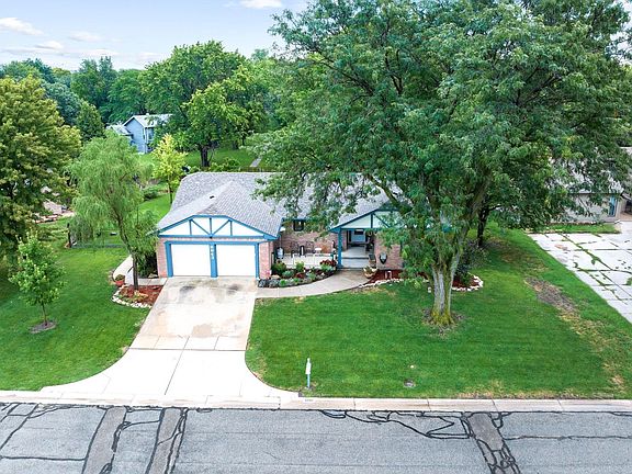 2nd image of 6943 E Newbury Cir