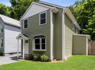 247 Mill River Rd, Oyster Bay, NY 11771