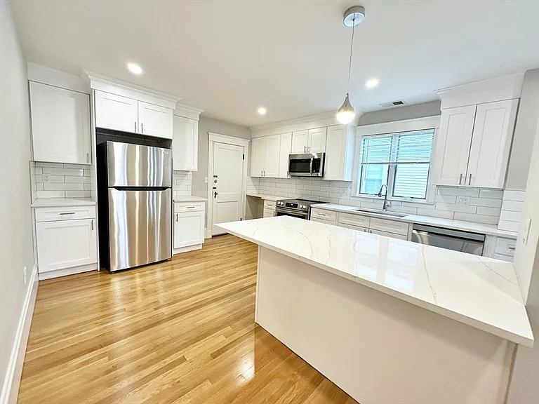 75 Governor Winthrop Rd — Photo 3