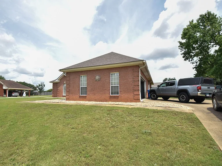 1691 Rambling Brook Ln — Photo 13