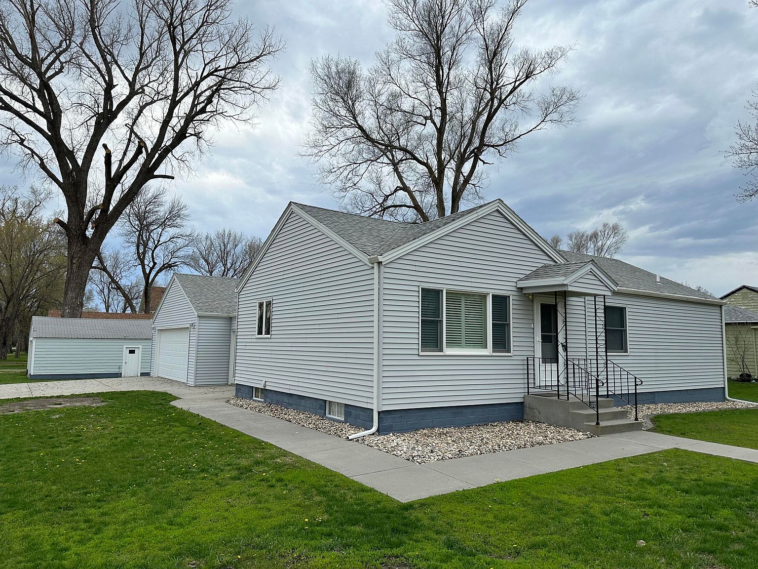 107 E Main St, Woonsocket, SD 57385 MLS 2447 Zillow