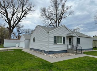 107 E Main St, Woonsocket, SD 57385