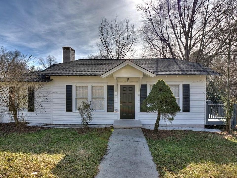 Recently renovated home, walking distance to Main Street in Dallas
