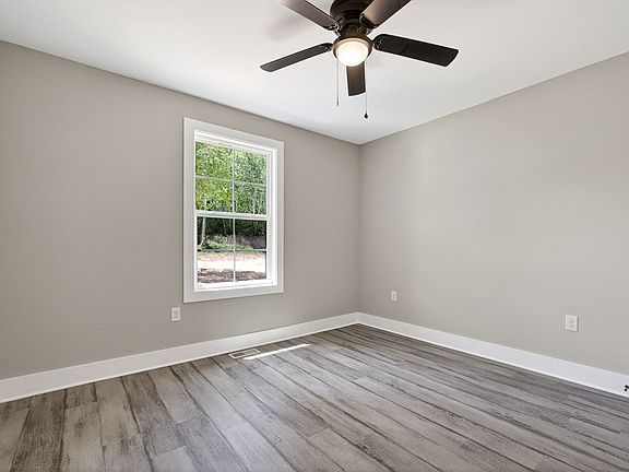 5th image of 396 Westwood Dr