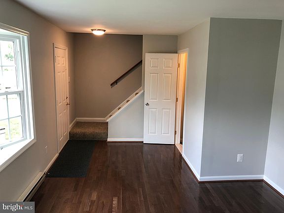 3rd image of 429 Patuxent Ct