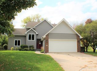910 NE Trilein Dr, Ankeny, IA 50021