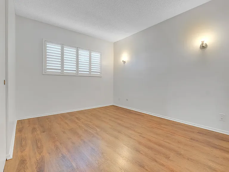 2307 Silver Ridge Ave — Photo 17