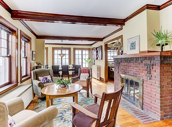 5th image of 446 N Stone Ave