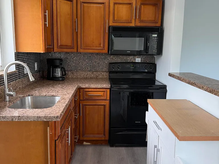 510 SW 15th St #204 — Photo 1