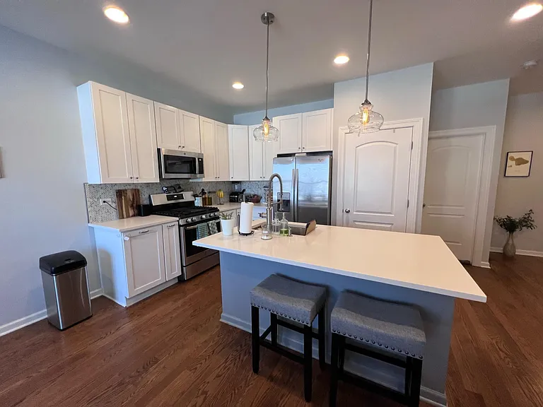 1441 W Grand Ave #1 — Photo 6