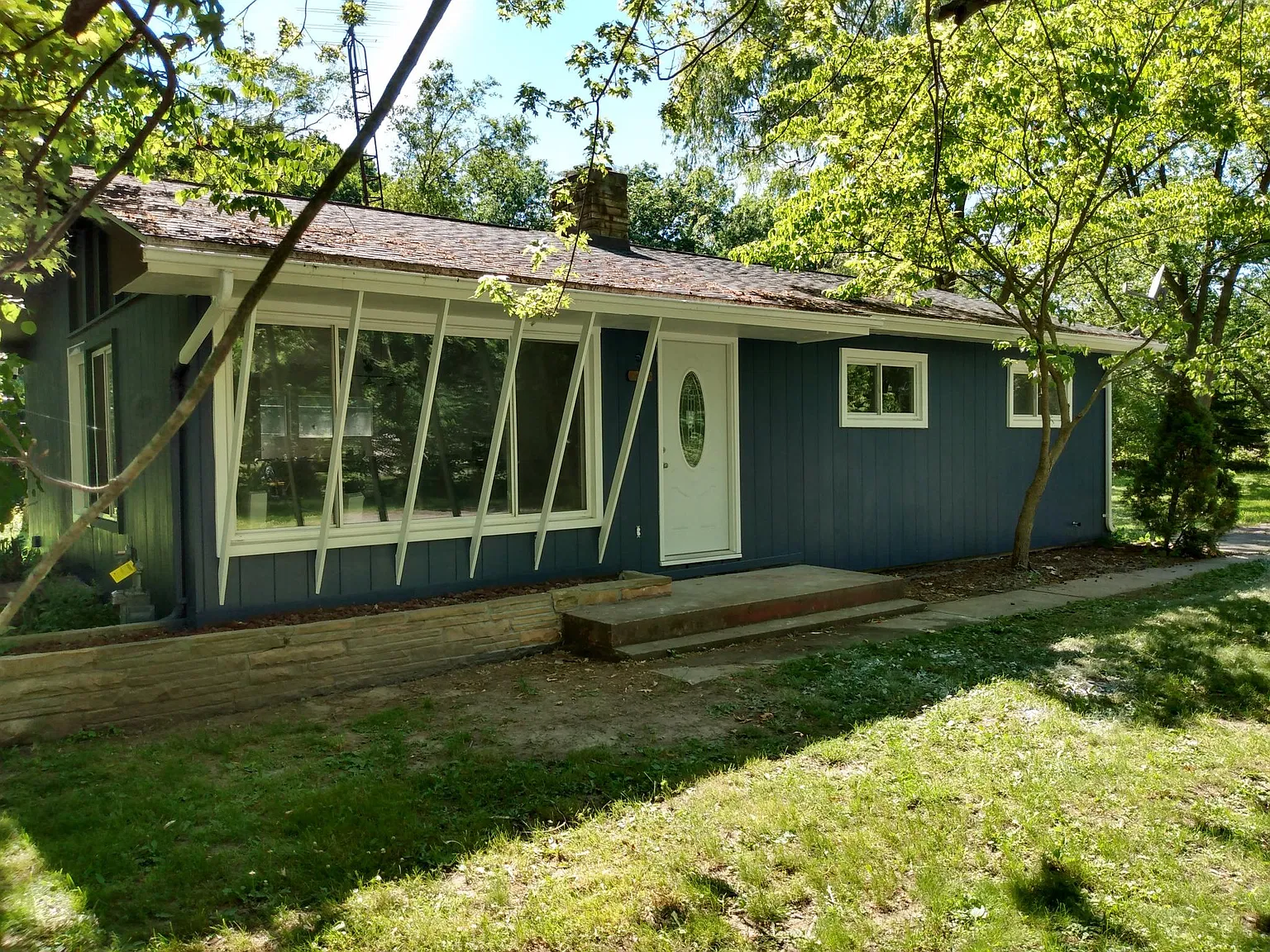 2325 Niles Rd — Photo 2